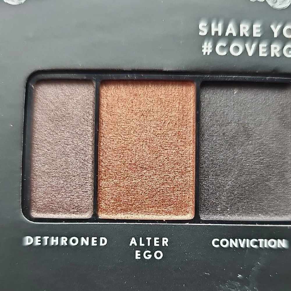 New COVERGIRL Overthrown Eyeshadow Palette Royalty Collection Queen Smokey Eye